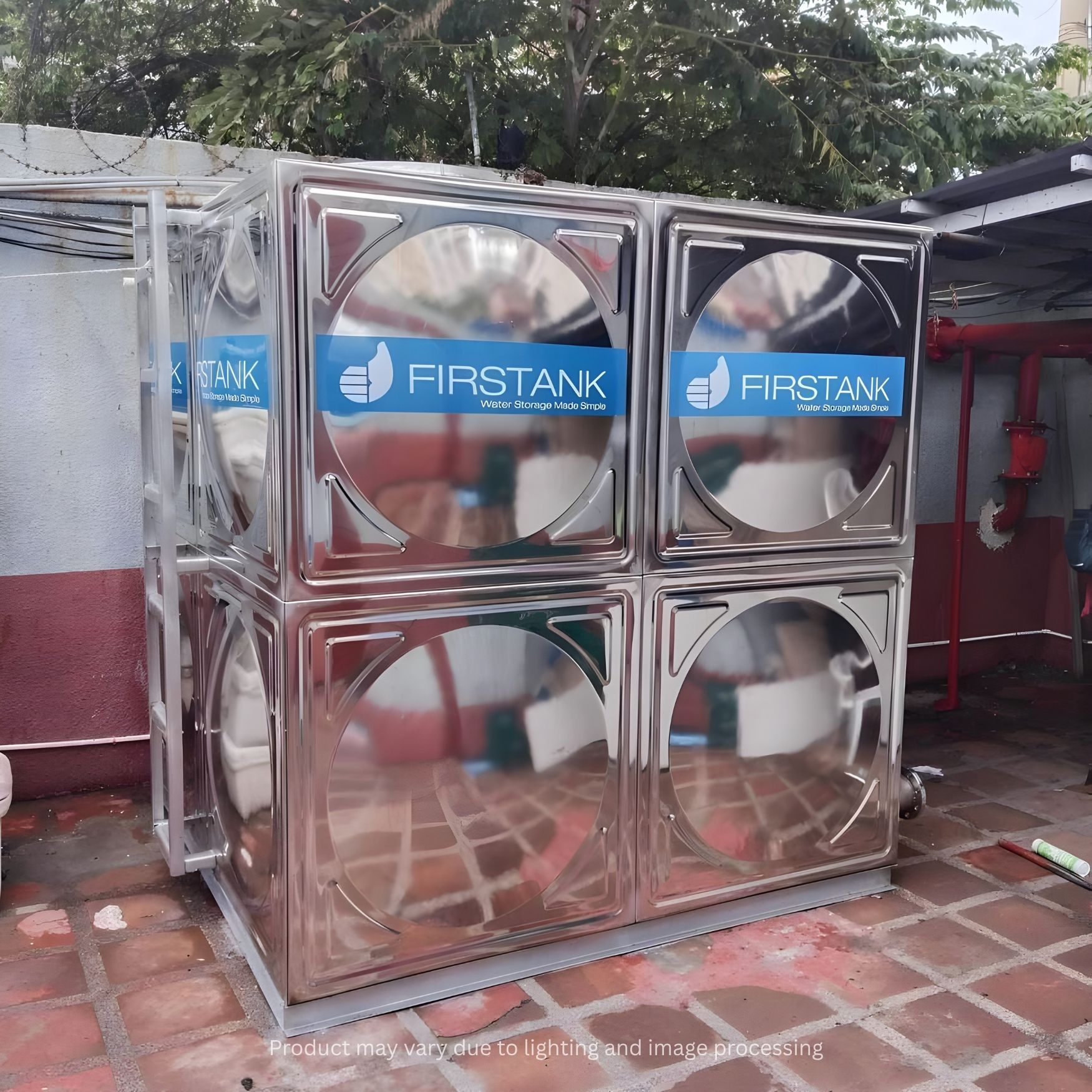 Modular Stainless Steel Water Tank outdoors, groundfloor.